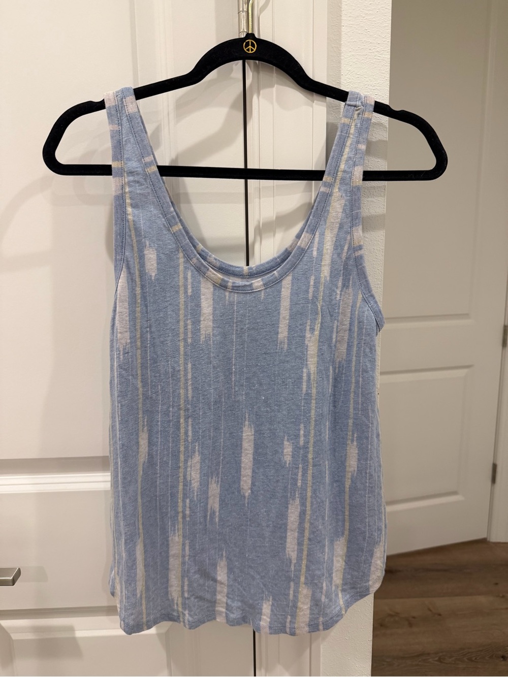 Chaser Light Blue & Ivory Abstract Stripe Tank Top